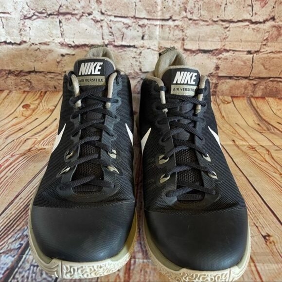 Nike Air Versatile Basketball Shoe Black/Trooper Sz 1O (852431-005) - Picture 3 of 7